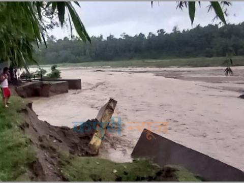 धरानमा मनसुनी वर्षा सुरु भएसँगै खोलाहरूमा आएको बाढीले बस्तीहरूमा ठुलो क्षति 