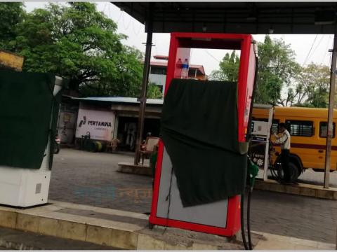 पेट्रोलको मुल्य लिटरमा पाँच रूपैयाँ र डिजेलमा चार रुपयाँ घट्यो 