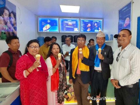 आइसक्रिम प्रेमीहरूका लागि धरानमा खुल्यो 'क्रीम बेल' आइसक्रिम पार्लर