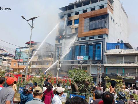 इटहरीको सेन्ट्रल प्लाजामा आगलागी