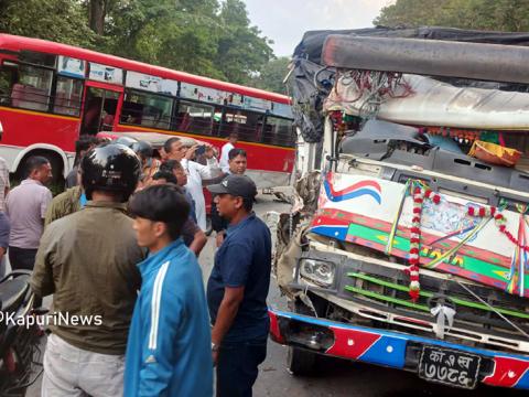 सेउती पुल नजिकै मालवाहक गाडीले बसलाई दियो ठक्कर [भिडियाे]