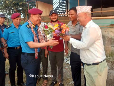 इलाका प्रहरी इटहरी र ट्राफिक प्रहरीको भवन अवलोकनमा आइजिपी खापुङ