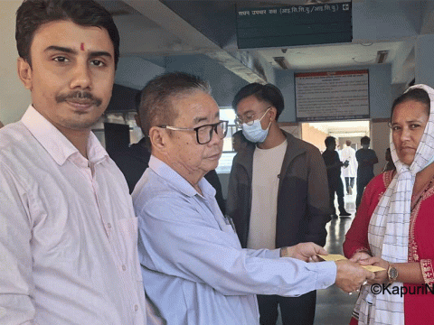 कपुरी न्युज अनलाइनद्वारा पत्रकार रणध्वज लोहारको उपचारमा सहयोग