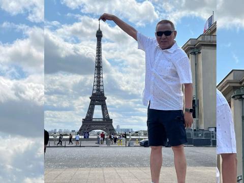 आइफेल टावरमा फोटो खिच्न पुग्ने सत्तरीऔं लाखमा एक जना नेपाली 'म' आइफेल टावरमा फोटो खिच्न पुग्ने सत्तरीऔं लाखमा एक जना नेपाली 'म'