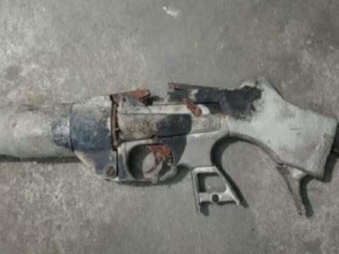 दमकबाट लुटिएको ग्यास गन गेउरिया खोलामा भेटियो