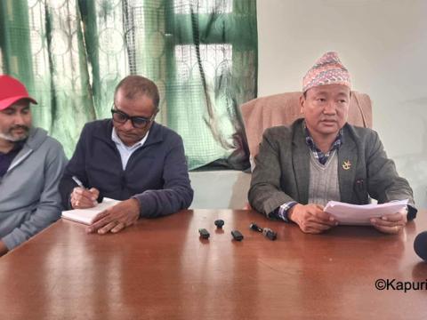 धरानमा उत्पादन भैरहेको २ करोड ६० लाख मध्ये हर्क साम्पाङले ल्याएको पानी २० लाख लिटर मात्र: अध्यक्ष बेघा धरानमा उत्पादन भैरहेको २ करोड ६० लाख मध्ये हर्क साम्पाङले ल्याएको पानी २० लाख लिटर मात्र: अध्यक्ष बेघा