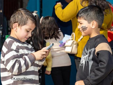 किण्डर पिलर एकेडेमीमा विन्टर कर्भिनल 