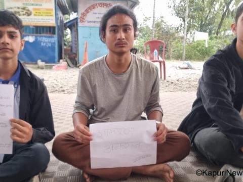 धरानमा आचार संहिता उल्लंघन गर्नेलाई कारबाहीको माग गर्दै निर्वाचन कार्यालयमा आमरण अनशन