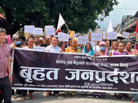 ‘एमाले–काँग्रेस सरकार हुँदा भूमिहीनको विधेयक संसदमा पास गर्न रास्वपाले साथ दिएको थिएन: सुकुम्वासी नेता तामाङ’ ‘एमाले–काँग्रेस सरकार हुँदा भूमिहीनको विधेयक संसदमा पास गर्न रास्वपाले साथ दिएको थिएन: सुकुम्वासी नेता तामाङ’