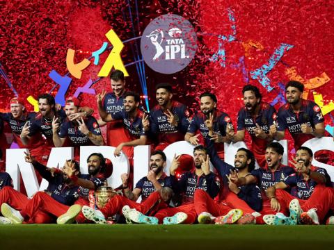 लगातार दोस्रोपटक आईपीएलको उपाधि जित्दै बेंगलुरुले रच्यो इतिहास लगातार दोस्रोपटक आईपीएलको उपाधि जित्दै बेंगलुरुले रच्यो इतिहास